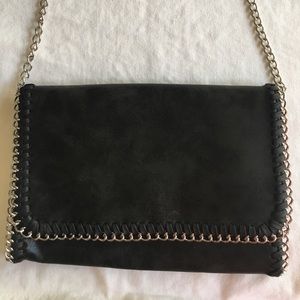 Chelsea 28 Crossbody black with chain
